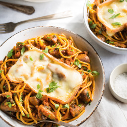 Spaghettis gratinés au veau et aux champignons