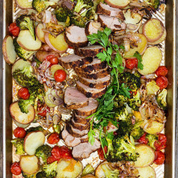 SPICE-CRUSTED PORK, POTATOES AND VEGETABLES