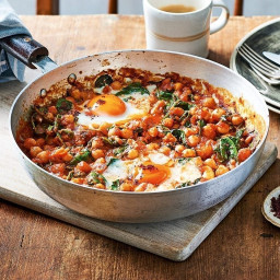 Spicy baked eggs with tomatoes and chickpeas