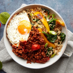 Spicy barbecue beef bibimbap with spinach and egg 