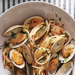 Spicy Clams with Spaghetti