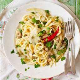 Spicy fennel linguine with sardines and capers
