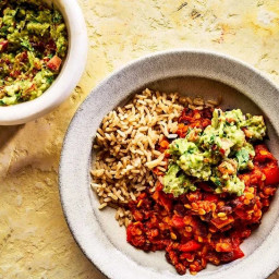 Spicy red lentil chilli with guacamole & rice