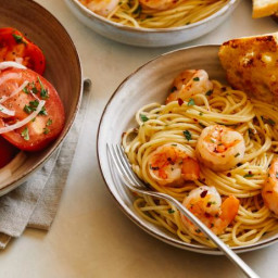 spicy-shrimp-and-spaghetti-aglio-olio-garlic-and-oil-2384933.jpg