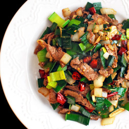 Spicy Stir-Fried Beef With Leeks and Onions Recipe