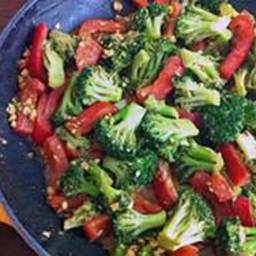 Spicy Stir-fried Broccoli & Peanuts