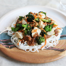 Spicy Thai Peanut Sauce With Chicken and Rice Noodles