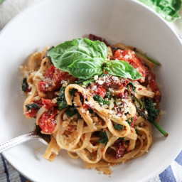 Spicy Tomato and Spinach Linguine