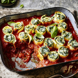 Spinach and ricotta lasagne roll-ups