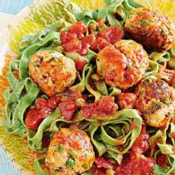 Spinach linguine with chicken and pea meatballs