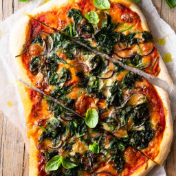 Spinach Pizza with Gorgonzola and Red Onion