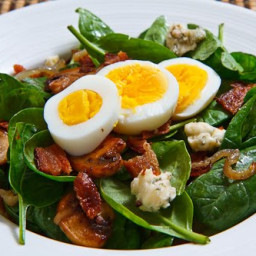 Spinach Salad with Bacon, Caramelized Onions, Mushrooms and Blue Cheese in 