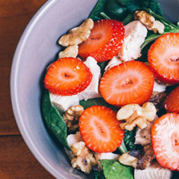 Spinach Salad with Chicken, Strawberries, and Walnuts