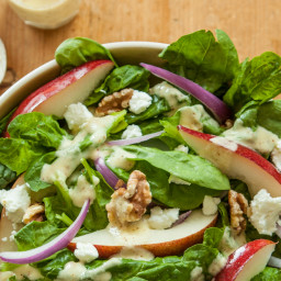 Spinach Salad with Pears, Walnuts and Goat Cheese