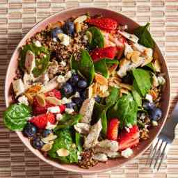 Spinach Salad with Quinoa, Chicken & Fresh Berries