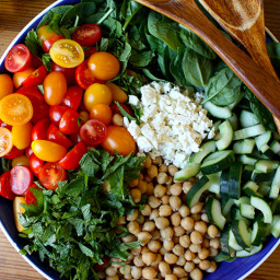 Spinach Salad with Quinoa, Garbanzo Beans, and Paprika Dressing