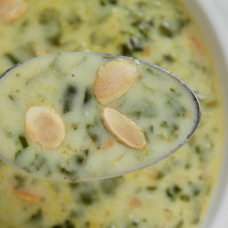 spinach-soup-everyone-will-love-2578506.jpg