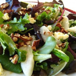 Spinach, walnut & Gorgonzola salad with cinnamon pear vinegar