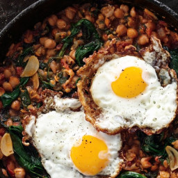 Spinach with Chickpeas and Fried Eggs 