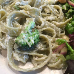 Spinach Fettuccine with Gorgonzola Cheese Sauce