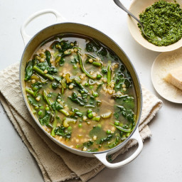 spring-minestrone-with-kale-and-pasta-2577997.jpg