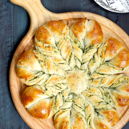 Star Bread with Cheese and Herbs