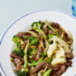 Steak and broccoli stir-fry with toasted pumpkin seeds