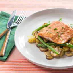 Steakhouse Salmonwith Thyme-Sautéed Potatoes, Green Beans and Mushrooms