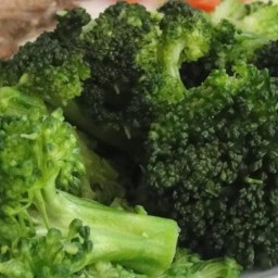 steamed-broccoli-1344590.jpg