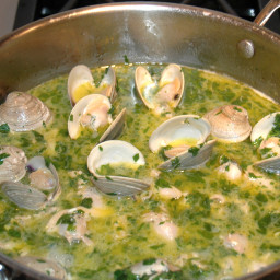 Steamed Clams in Garlic Butter Sauce