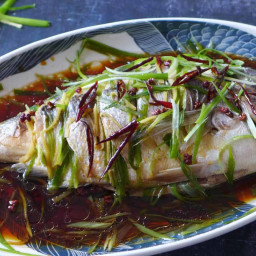 Steamed Fish, the Chinese Way (清蒸鱼)