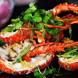steamed-lobster-with-ginger-and-spring-onions-2700808.jpg
