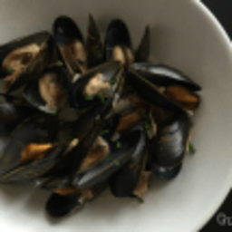 Steamed mussels with prosciutto and garlic (Paleo, AIP, SCD)