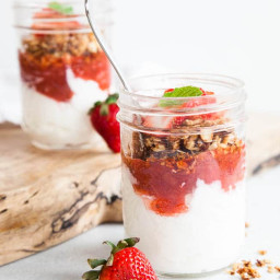 Stewed Strawberry Rhubarb Yogurt Parfaits