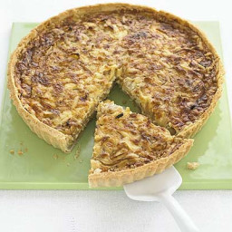 Sticky onion and cheddar quiche