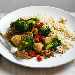 Stir-fried chicken with broccoli  and  brown rice