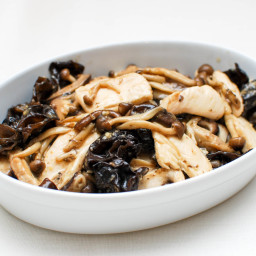 Stir-Fried Chicken With Mushrooms and Oyster Sauce