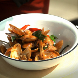 Stir-fried clams with chilli jam and Thai basil (hoi lay nahm prik pao)