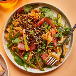 Stir-fried noodles with grapefruit and crispy rice