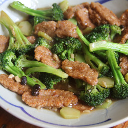 Stir-Fried Seitan and Broccoli with Garlic Sauce