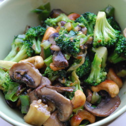 Stir-Fried Vegetables with Toasted Cashews