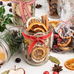 Stovetop Potpourri Gift Ideas – 6 Christmas Potpourri in a Jar Recipes