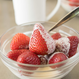 strawberries-and-cream-c08819.jpg