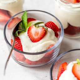 strawberries-and-yogurt-whipped-cream-2776695.jpg