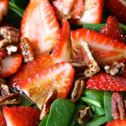 strawberry-and-spinach-salad-with-honey-balsamic-vinaigrette-1622811.jpg