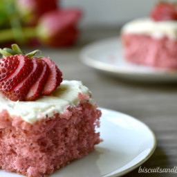 Strawberry Cake – Easy & Delicious
