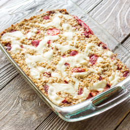 strawberry-cheesecake-baked-oatmeal-recipe-1203457.jpg