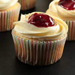 strawberry-cheesecake-cupcakes-2152239.jpg