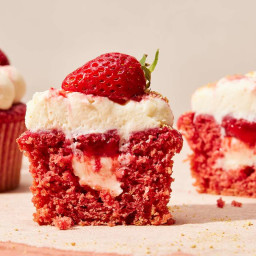strawberry-cheesecake-cupcakes-3012851.jpg