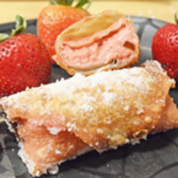 strawberry-cheesecake-egg-rolls-1941991.jpg